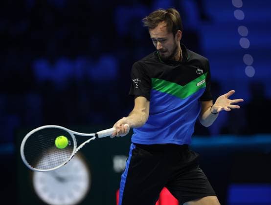 Sport Bilder des Tages (231119) -- TURIN, Nov. 19, 2023 -- Daniil Medvedev hits a return during the semifinal match between Jannik Sinner of Italy and Daniil Medvedev of Russia at ATP, Tennis Herren Finals tennis tournament in Turin, Italy, Nov. 18, 2023. (Photo by Xinhua) (SP)ITALY-TURIN-TENNIS-ATP FINALS AlbertoxLingria 