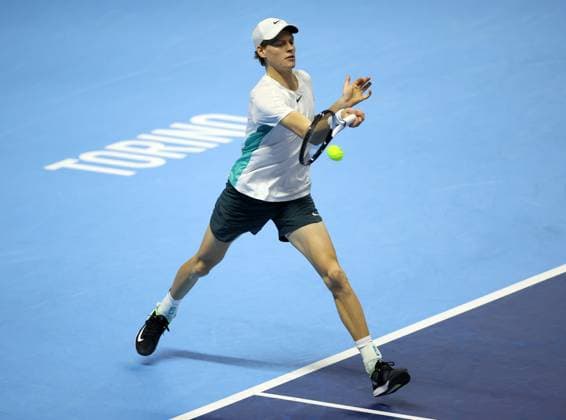 (231119) -- TURIN, Nov. 19, 2023 -- Jannik Sinner hits a return during the semifinal match between Jannik Sinner of Italy and Daniil Medvedev of Russia at ATP, Tennis Herren Finals tennis tournament in Turin, Italy, Nov. 18, 2023. (Photo by Xinhua) (SP)ITALY-TURIN-TENNIS-ATP FINALS AlbertoxLingria 