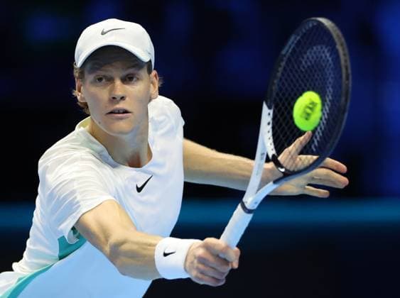 (231119) -- TURIN, Nov. 19, 2023 -- Jannik Sinner hits a return during the semifinal match between Jannik Sinner of Italy and Daniil Medvedev of Russia at ATP, Tennis Herren Finals tennis tournament in Turin, Italy, Nov. 18, 2023. (Photo by Xinhua) (SP)ITALY-TURIN-TENNIS-ATP FINALS AlbertoxLingria 