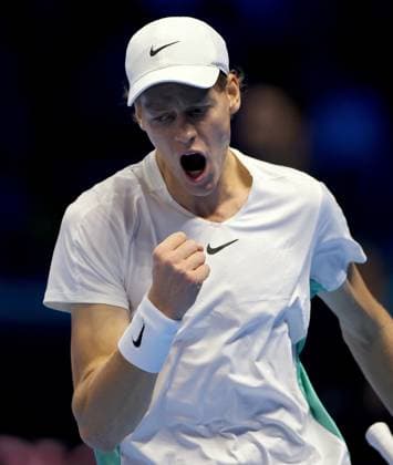 Sport Bilder des Tages (231119) -- TURIN, Nov. 19, 2023 -- Jannik Sinner celebrates scoring during during the semifinal match between Jannik Sinner of Italy and Daniil Medvedev of Russia at ATP, Tennis Herren Finals tennis tournament in Turin, Italy, Nov. 18, 2023. (Photo by Xinhua) (SP)ITALY-TURIN-TENNIS-ATP FINALS AlbertoxLingria 