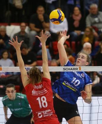 Stuttgart , Volleyball Bundesliga Frauen , Allianz MTV Stuttgart vs. Dresdner SC , Jolien Knollema ( Stgt )