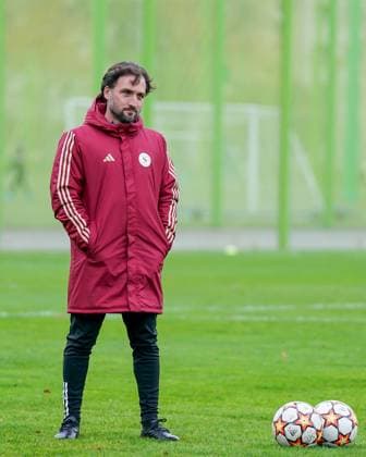 18.11.2023, Zurich, Heerenschürli, Women s Super League: FC Zürich - Servette FC ChÃªnois FÃ minin, head coach Jose Barcala (Servette) Zurich Heerenschürli Zurich Switzerland Copyright: xJustPictures.ch DanielaxPorcellix