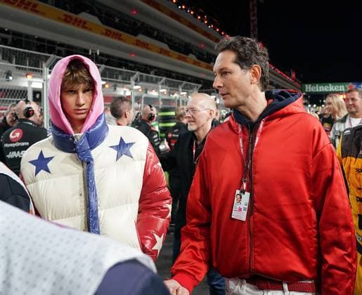 18.11.2023, Las Vegas Street Circuit, Las Vegas, FORMULA 1 HEINEKEN SILVER LAS VEGAS GRAND PRIX 2023 ,im Bild John Elkann ist ein italienischer Manager und Angehöriger der Unternehmerfamilie Agnelli, deren Geschäfte er an führender Stelle leitet. Er ist Aufsichtsratsvorsitzender von Stellantis und Ferrari und CEO der Investmentgesellschaft Exor, welche die Beteiligungen der Familienholding verwaltet. Las Vegas Las Vegas Street Circuit United States