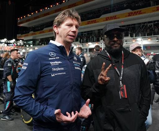 18.11.2023, Las Vegas Street Circuit, Las Vegas, FORMULA 1 HEINEKEN SILVER LAS VEGAS GRAND PRIX 2023 ,im Bild Rapper William James Adams Jr., besser bekannt unter seinem Pseudonym will.i.am mit Teamchef James Vowles (Williams Racing). Las Vegas Las Vegas Street Circuit United States