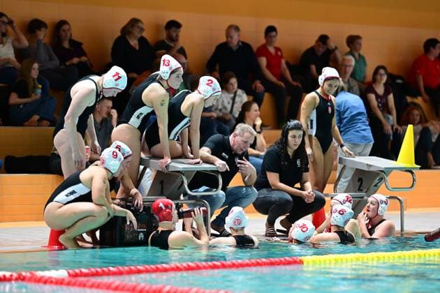 Wasserball I Frauen I Saison 2023-2024 I Bundesliga I 4. Spieltag I Eimsbütteler TV - SSV Esslingen I 18.11.2023 ETV Wasserball Frauen zusammen Hamburg Schwimmhalle Inselpark Wilhelmsburg Hamburg Deutschland