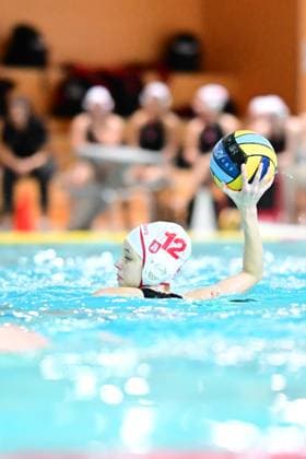 Wasserball I Frauen I Saison 2023-2024 I Bundesliga I 4. Spieltag I Eimsbütteler TV - SSV Esslingen I 18.11.2023 12 Sass, Finnja Hamburg Schwimmhalle Inselpark Wilhelmsburg Hamburg Deutschland