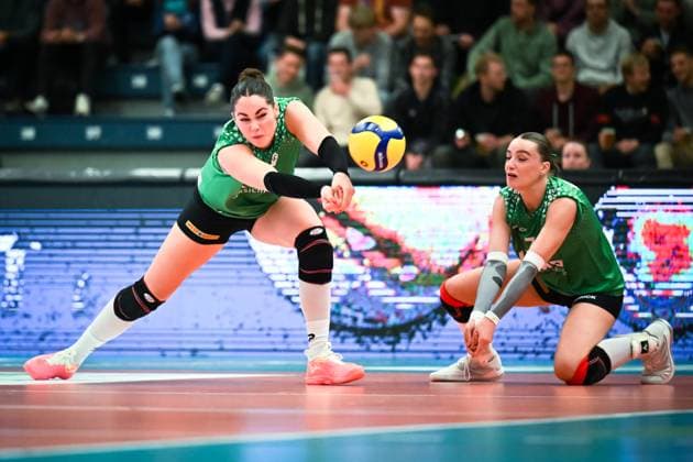 18.11.2023, Sporthalle Berg Fidel, Münster Muenster Volleyball, Bundesliga Frauen, Hauptrunde, USC Münster Muenster vs. SC Potsdam Annahme Mikala Mogensen ( 16 Muenster), Elena Kömmling Koemmling ( 7 Muenster)