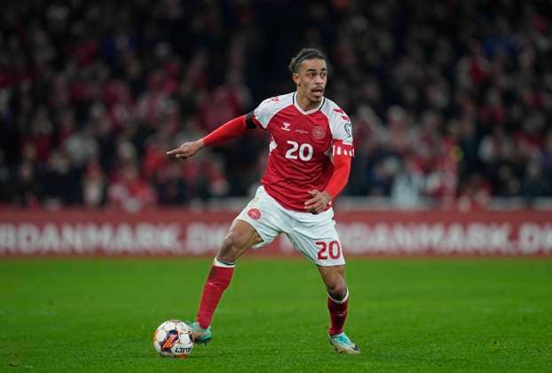 November 17 2023: Yussuf Poulsen (Denmark) controls the ball during a Group H EURO 2024 Qualification game, Denmark versus Slovenia, at Parken, Copenhagen, Denmark. CSM Copenhagen Denmark - ZUMAc04_ 20231117_zma_c04_422 Copyright: xUlrikxPedersenx