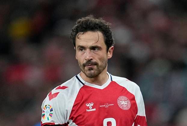 November 17 2023: Thomas Delaney (Denmark) looks on during a Group H EURO 2024 Qualification game, Denmark versus Slovenia, at Parken, Copenhagen, Denmark. CSM Copenhagen Denmark - ZUMAc04_ 20231117_zma_c04_459 Copyright: xUlrikxPedersenx