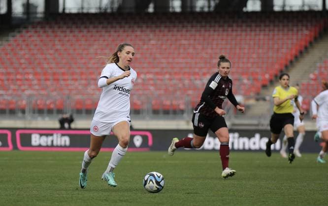18.11.2023, xcex, GER, Nuernberg, Max-Morlock-Stadion, Frauenfussball, 1. Bundesliga, DIE LIGA, Google Pixel Frauen-Bundesliga Saison 2023 2024, Spieltag 8, SGE, 1. FC Nuernberg - Eintracht Frankfurt Frauen, Lara Prasnikar (SGE) DFL regulations prohibit any use of photographs as image sequences and or quasi-video