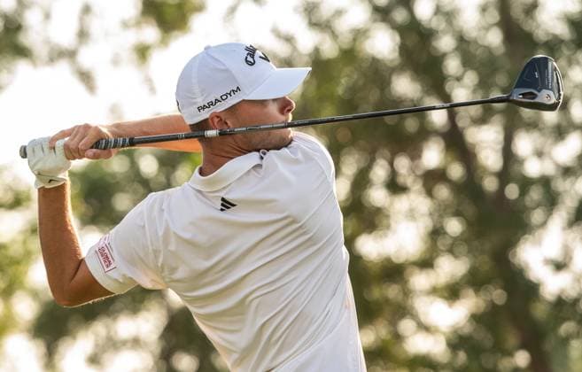 NICOLAI HoJGAARD of Denmark tees off at the 18th hole during DP World Tour Championship in Dubai, United Arab Emirates, Nov 19, 2023. Dubai United Arab Emirates  Copyright: xMARTINxDOKOUPILx 441_4247