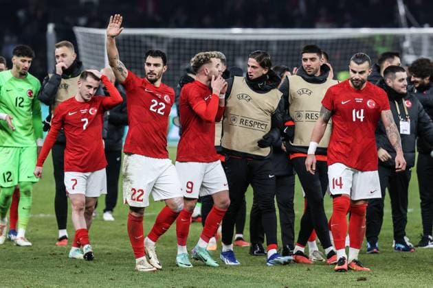 Fussball, UEFA Freundschaftsspiele Saison 2023 24 Länderspiel Deutschland - Türkei 18.11.2023, Olympiastadion Berlin Kaan Ayhan (Türkei, 22) Kerem Aktürkoglu (Türkei, 7) Kenan Yildiz (Türkei, 19) Abdülkerim Bardakci (Türkei, 14) Berlin Olympiastadion Berlin Berlin Deutschland