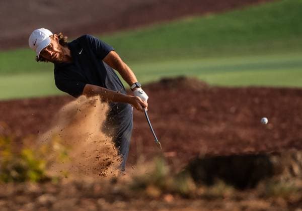 TOMMY FLEETWOOD of England strikes the ball from the rough on the 18th fairway during DP World Tour Championship in Dubai, United Arab Emirates, Nov 19, 2023. Dubai United Arab Emirates  Copyright: xMARTINxDOKOUPILx 443_2139