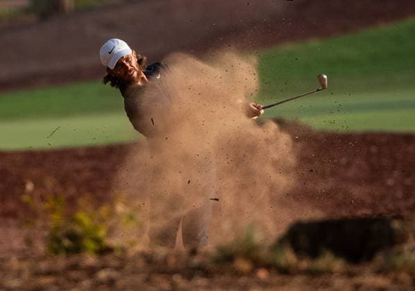 Sport Bilder des Tages TOMMY FLEETWOOD of England strikes the ball from the rough on the 18th fairway during DP World Tour Championship in Dubai, United Arab Emirates, Nov 19, 2023. Dubai United Arab Emirates  Copyright: xMARTINxDOKOUPILx 443_2141