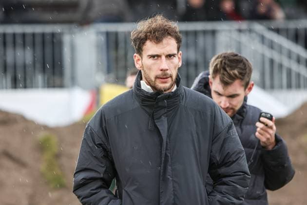 Fussball, DFB Nationalmannschaft Saison 2023 24 Deutsche Nationalspieler auf dem Maifeld in der Adidas Fussballliebe Drop Zone wo der offizielle EM Ball der Euro 2024 präsentiert wurde 19.11.2023, Olympiastadion Berlin Leon Goretzka (Deutschland, 8) Berlin Olympiastadion Berlin Berlin Deutschland