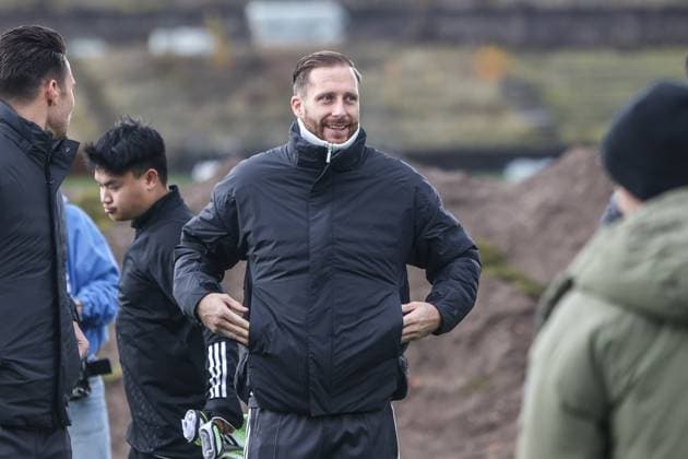 Fussball, DFB Nationalmannschaft Saison 2023 24 Deutsche Nationalspieler auf dem Maifeld in der Adidas Fussballliebe Drop Zone wo der offizielle EM Ball der Euro 2024 präsentiert wurde 19.11.2023, Olympiastadion Berlin Oliver Baumann (Deutschland) Berlin Olympiastadion Berlin Berlin Deutschland
