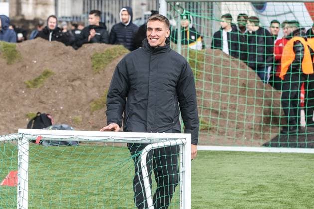 Fussball, DFB Nationalmannschaft Saison 2023 24 Deutsche Nationalspieler auf dem Maifeld in der Adidas Fussballliebe Drop Zone wo der offizielle EM Ball der Euro 2024 präsentiert wurde 19.11.2023, Olympiastadion Berlin Grischa Prömel (Deutschland, 3) Berlin Olympiastadion Berlin Berlin Deutschland