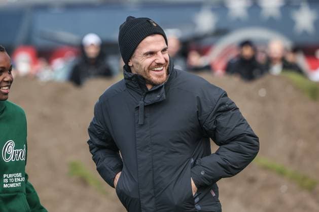 Fussball, DFB Nationalmannschaft Saison 2023 24 Deutsche Nationalspieler auf dem Maifeld in der Adidas Fussballliebe Drop Zone wo der offizielle EM Ball der Euro 2024 präsentiert wurde 19.11.2023, Olympiastadion Berlin Jonas Hofmann (Deutschland, 18) Berlin Olympiastadion Berlin Berlin Deutschland