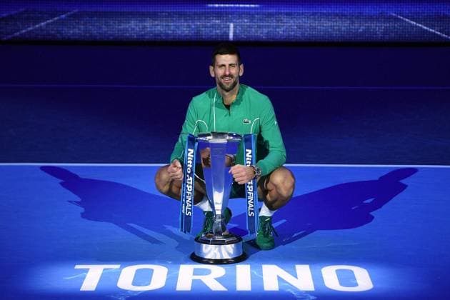 Bilder des Jahres 2023, Sport 11 November Sport Themen der Woche KW46 Sport Bilder des Tages Foto Marco Alpozzi LaPresse 19 Novembre 2023 Torino - Italia - - Tennis Nitto ATP, Tennis Herren Finals - Finale singolo maschile - Jannik SINNER (ITA) vs Novak DJOKOVIC (SRB) Nella foto: Novak DJOKOVIC festeggia con il trofeo dopo aver vinto la finale di singolare maschile November 19, 2023 Turin - Italy - Sport - Tennis Nitto ATP Finals - men singles final Jannik SINNER (ITA) vs Novak DJOKOVIC (SRB) In the pic: Novak DJOKOVIC celebrates with the trophy after winning the men s singles final  Copyright: xMarcoxAlpozzi LaPressex