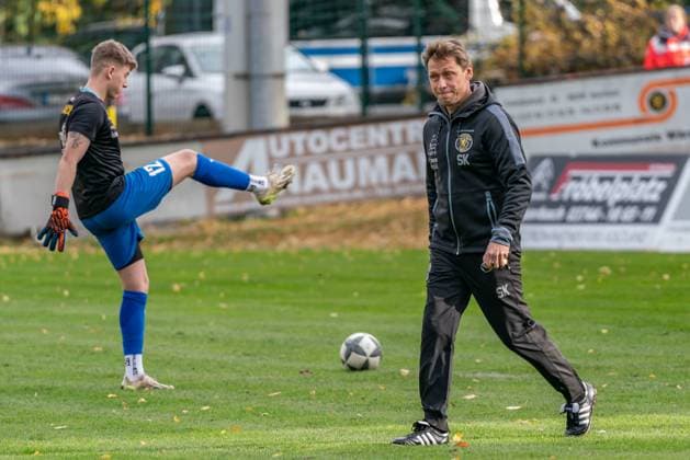 Auerbach, Deutschland 19. November 2023: Sachsenpokal - 2023 2024 - VfB Auerbach 1906 vs. FSV Zwickau Im Bild: Sven Köhler Koehler (Auerbach) *** Auerbach, Germany 19 November 2023 Saxony Cup 2023 2024 VfB Auerbach 1906 vs FSV Zwickau In the picture Sven Köhler Koehler Auerbach Copyright: xFotostandx xNachtigalx