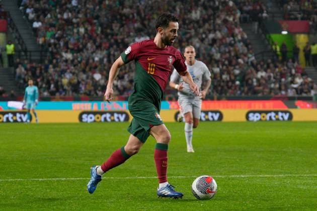 Portugal vs Iceland in Lisbon, Portugal - 19 Nov 2023 Bernardo Silva from Portugal in action during UEFA European Qualifiers group J football match between Portugal and Iceland at Est‡dio da Luz. Final Score: Portugal 2:0 Iceland Lisbon Portugal Copyright: xBrunoxdexCarvalhox xSOPAxImagesx brunodecarvalho_portugaliceland-1164
