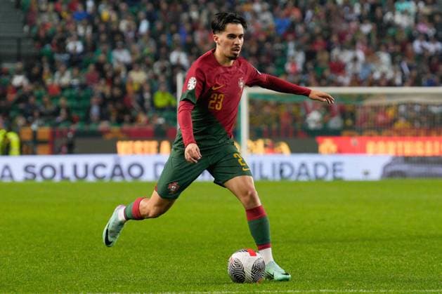 Portugal vs Iceland in Lisbon, Portugal - 19 Nov 2023 V’tor Machado Ferreira (Vitinha) from Portugal in action during UEFA European Qualifiers group J football match between Portugal and Iceland at Est‡dio da Luz. Final Score: Portugal 2:0 Iceland Lisbon Portugal Copyright: xBrunoxdexCarvalhox xSOPAxImagesx brunodecarvalho_portugaliceland-1586