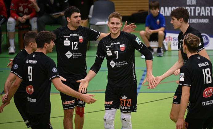 Volleyball 2. Bundesliga Saison 2023 2024 TV Rottenburg - Volley Young Stars Friedrichshafen 19.11.2023 Team TV Rottenburg; Jakob Elsaesser, Linus Hermann, Yannick Menke, Timon Schippmann, Jan Huberund Giulio Wahrlich (v.li.)