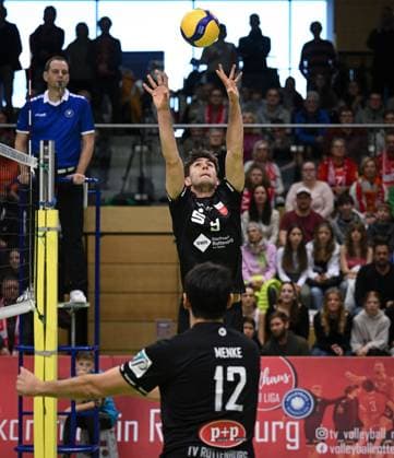 Volleyball 2. Bundesliga Saison 2023 2024 TV Rottenburg - Volley Young Stars Friedrichshafen 19.11.2023 Linus Hermann (hinten, TV Rottenburg)
