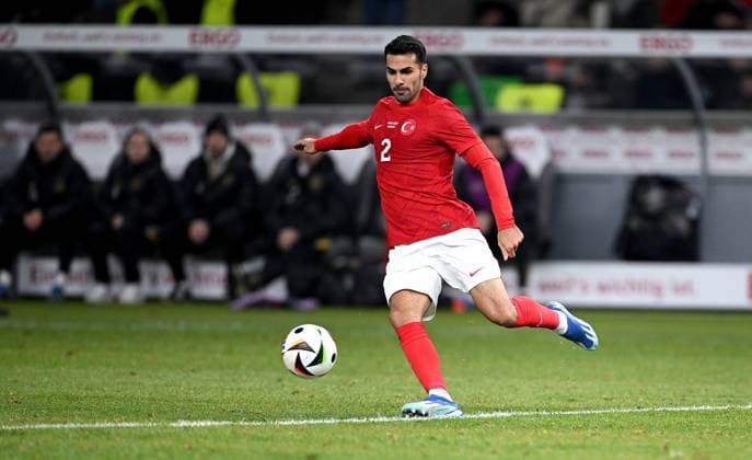 FUSSBALL INTERNATIONAL Testspiel in Berlin Deutschland - Tuerkei 18.11.2023 Zeki Celik (Tuerkei)