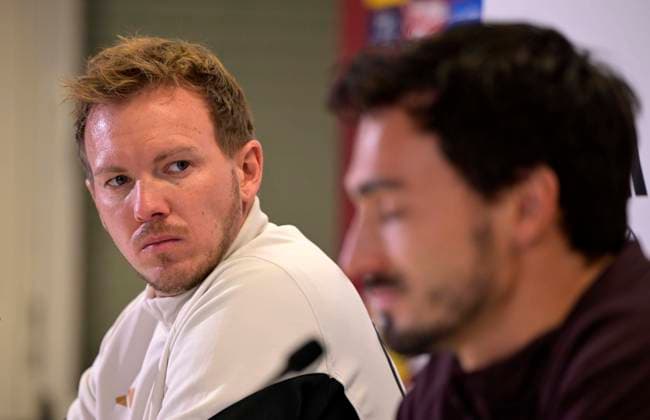 Sport Bilder des Tages 20.11.2023, Fussball, Testspiel 2023 24, Österreich - Deutschland, Training der DFB-Nationalmannschaft am Tag vor dem Länderspiel im Ernst Happel Stadion Wien, Trainer Julian Nagelsmann (Deutschland) und Mats Hummels (Deutschland) bei der PK