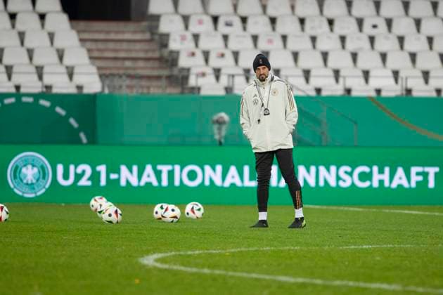 Abschlusstraining U21, U 21 Nationalmannschaft, 20.11.2023 Antonio Di Salvo (Deutschland, Cheftrainer). UEFA U21 EM 2025 Qualifikation, Abschlusstraining vor dem Spiel Deutschland - Polen, 7. Gruppenspiel, 20.11.2023, Stadion an der Hafenstrasse, Essen Copyright: xBEAUTIFULxSPORTS Meuselx
