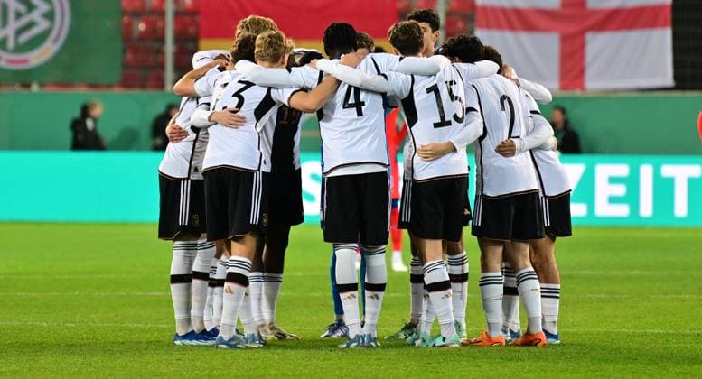 20.11.2023 - Fussball - Deutsche Fussballnationalmannschaft Nationalmannschaft der U20-Juniornen DFB - Länderspiel : Deutschland gg England - - xwoxzix - Teamkreis Mannschaft Team Deutschland