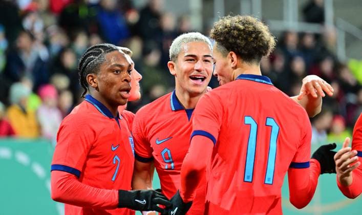 20.11.2023 - Fussball - Deutsche Fussballnationalmannschaft Nationalmannschaft der U20-Juniornen DFB - Länderspiel : Deutschland gg England - - xwoxzix - Torjubel Jubel Freude nach Treffer Tor Torschuß zum 1:1 durch Mateo Joseph (9, England ) - de7 Mateo Joseph (9, England ) Sam Edozie (11, England )