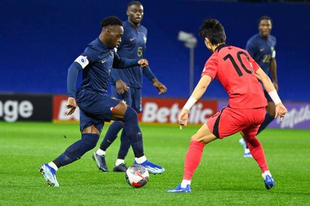 Arnaud Kalimuendo ( 9 - France ) and Lee Kanghee ( 10 - South Korea ) during the match between France and South Korea U21, U 21 at Stade Oceane on November 20, 2023 in Le Havre, France. ( Photo by federico pestellini panoramic ) - FOOTBALL : France vs Coree du Sud Espoirs - Le Havre - 20 11 2023 FedericoPestellini Panoramic 