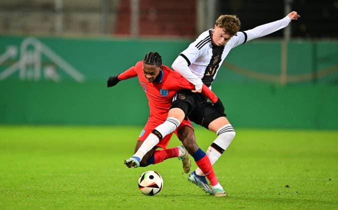 20.11.2023 - Fussball - Deutsche Fussballnationalmannschaft Nationalmannschaft der U20-Juniornen DFB - Länderspiel : Deutschland gg England - - xwoxzix - Martial Godo (7, England ) Paul Wanner (17, Deutschland )