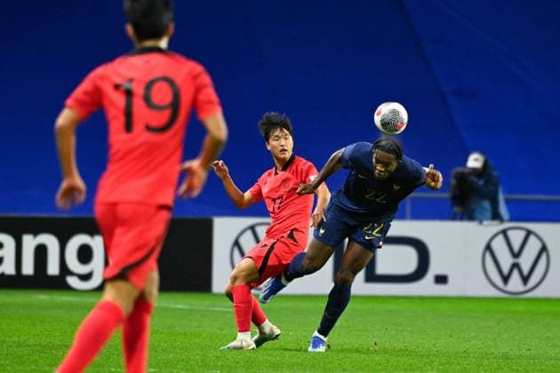 Toure Isaak ( 22 - France ) and An Jaejun ( 17 - South Korea ) during the match between France and South Korea U21, U 21 at Stade Oceane on November 20, 2023 in Le Havre, France. ( Photo by federico pestellini panoramic ) - FOOTBALL : France vs Coree du Sud Espoirs - Le Havre - 20 11 2023 FedericoPestellini Panoramic 