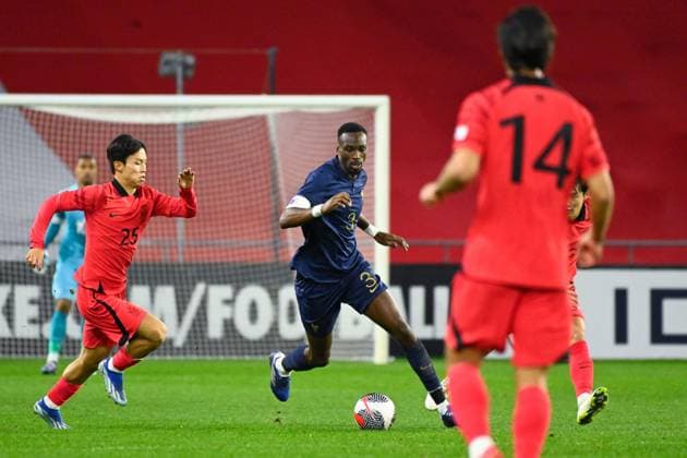 Matsima Chrislain ( 3 - France ) and Eom Jisung ( 25 - South Korea ) during the match between France and South Korea U21, U 21 at Stade Oceane on November 20, 2023 in Le Havre, France. ( Photo by federico pestellini panoramic ) - FOOTBALL : France vs Coree du Sud Espoirs - Le Havre - 20 11 2023 FedericoPestellini Panoramic 