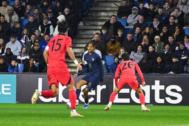 Barcola Bradely ( 11 - France ) and Min Gyeonghyeon ( 26 - South Korea ) during the match between France and South Korea U21, U 21 at Stade Oceane on November 20, 2023 in Le Havre, France. ( Photo by federico pestellini panoramic ) - FOOTBALL : France vs Coree du Sud Espoirs - Le Havre - 20 11 2023 FedericoPestellini Panoramic 
