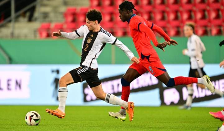 20.11.2023 - Fussball - Deutsche Fussballnationalmannschaft Nationalmannschaft der U20-Juniornen DFB - Länderspiel : Deutschland gg England - - xwoxzix - Nicolas Oliveira (2, Deutschland ) Darko Gyabi (8, England )