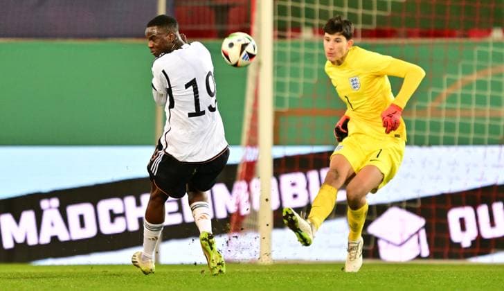 20.11.2023 - Fussball - Deutsche Fussballnationalmannschaft Nationalmannschaft der U20-Juniornen DFB - Länderspiel : Deutschland gg England - - xwoxzix - Ilyas Ansah (19, Deutschland ) James Beadle (1, England )