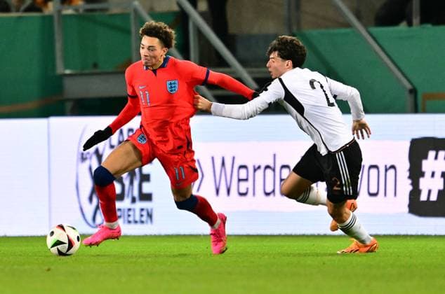 20.11.2023 - Fussball - Deutsche Fussballnationalmannschaft Nationalmannschaft der U20-Juniornen DFB - Länderspiel : Deutschland gg England - - xwoxzix - Sam Edozie (11, England ) Nicolas Oliveira (2, Deutschland )