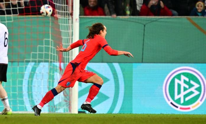 20.11.2023 - Fussball - Deutsche Fussballnationalmannschaft Nationalmannschaft der U20-Juniornen DFB - Länderspiel : Deutschland gg England - - xwoxzix - Torjubel Jubel Freude nach Treffer Tor Torschuß zum 2:3 durch Charlie Webster (16, England ) -