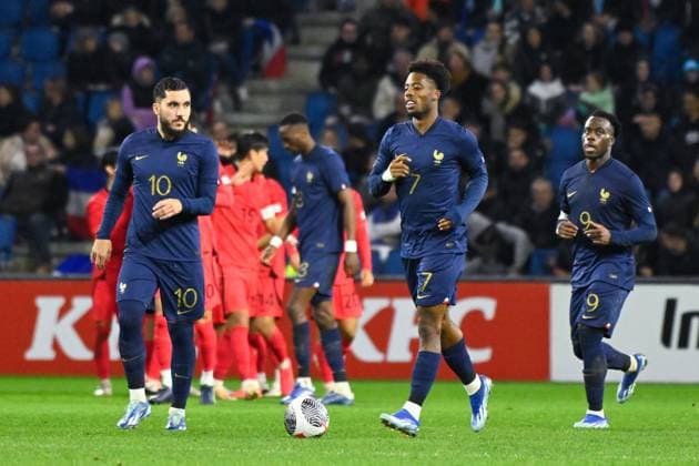 Rayan Cherki ( 10 - France ) and Wahi Elye ( 7 - France ) look dejected during the match between France and South Korea U21, U 21 at Stade Oceane on November 20, 2023 in Le Havre, France. ( Photo by federico pestellini panoramic ) - FOOTBALL : France vs Coree du Sud Espoirs - Le Havre - 20 11 2023 FedericoPestellini Panoramic 
