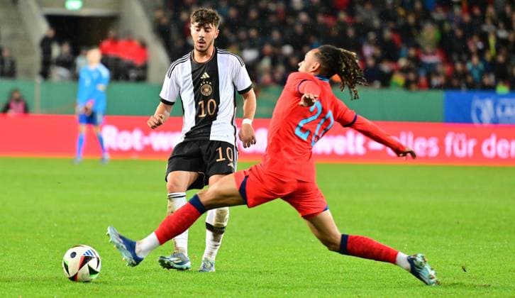 20.11.2023 - Fussball - Deutsche Fussballnationalmannschaft Nationalmannschaft der U20-Juniornen DFB - Länderspiel : Deutschland gg England - - xwoxzix - Umut Tohumcu (10, Deutschland ) Emran Soglo (20, England )
