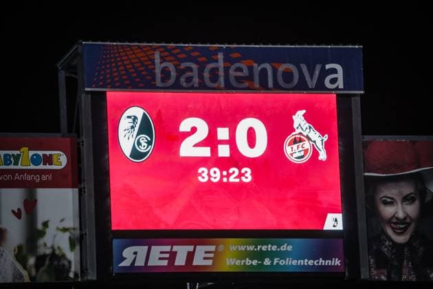 SC Freiburg - 1. FC Köln Fußball: Google Pixel Frauen Bundesliga 2023 2024, 8. Spieltag, SC Freiburg - 1. FC Köln, Dreisamstadion: Anzeige 2:0
