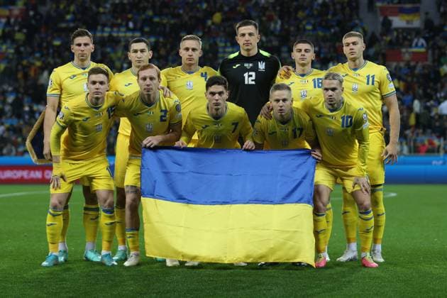 Ukraine Mannschaftsbild (hi. V. li.) Illja Sabarnyj, Taras Stepanenko, Oleksandr Svatok, Torwart Anatolij Trubin, Witalij Mykolenko, Artem Dowbyk; (vorn v. li.) Wiktor Zyhankow, Yukhym Konoplia, Heorhij Sudakow, Oleksandr Sintschenko, Mychajlo Mudryk Leverkusen, 20.11.2023, BayArena, Ukraine - UEFA EURO, EM, Europameisterschaft,Fussball 2024 European Qualifiers - Group C, Ukraine Teamphoto Leverkusen BayArena North Rhine-Westfalia