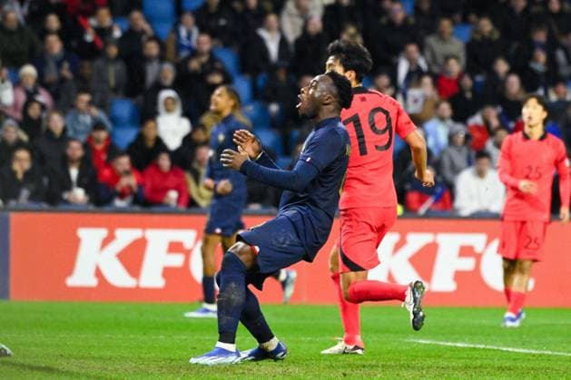 Arnaud Kalimuendo ( 9 - France ) looks dejected during the match between France and South Korea U21, U 21 at Stade Oceane on November 20, 2023 in Le Havre, France. ( Photo by federico pestellini panoramic ) - FOOTBALL : France vs Coree du Sud Espoirs - Le Havre - 20 11 2023 FedericoPestellini Panoramic 