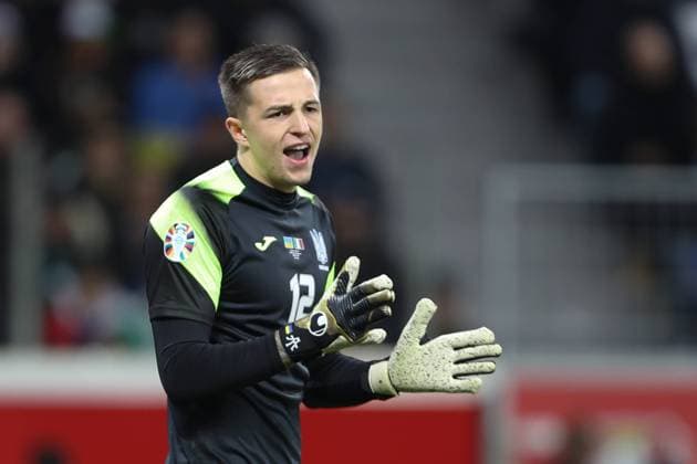 Germany, Leverkusen, 20.11.2023, BayArena, Ukraine vs Italy - UEFA EURO, EM, Europameisterschaft,Fussball 2024 European Qualifiers - Group C, Torwart Anatoliy Trubin (Ukraine) gestures Leverkusen BayArena North Rhine-Westfalia Germany