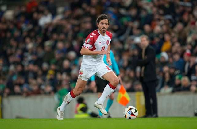 November 20 2023: Thomas Delaney (Denmark) controls the ball during a Group H EURO 2024 Qualification game, Northern Ireland versus Denmark , at Windsor Park, Belfast, Northern Ireland. CSM Belfast Northern Ireland - ZUMAc04_ 20231120_zma_c04_072 Copyright: xUlrikxPedersenx