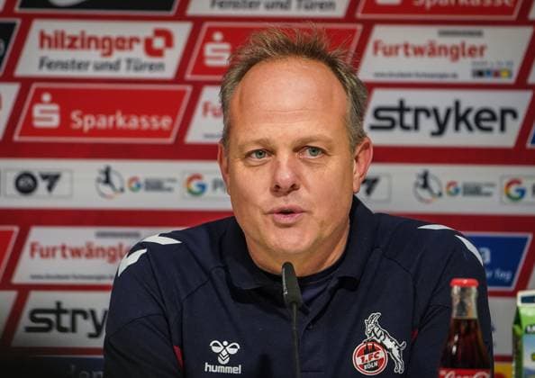 SC Freiburg - 1. FC Köln Fußball: Google Pixel Frauen Bundesliga 2023 2024, 8. Spieltag, SC Freiburg - 1. FC Köln, Dreisamstadion: Kölns Trainer Daniel Weber